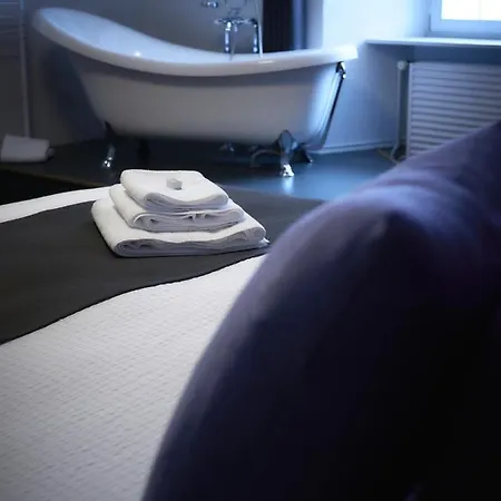 Hotel De Restaurant Chez Aron Balde