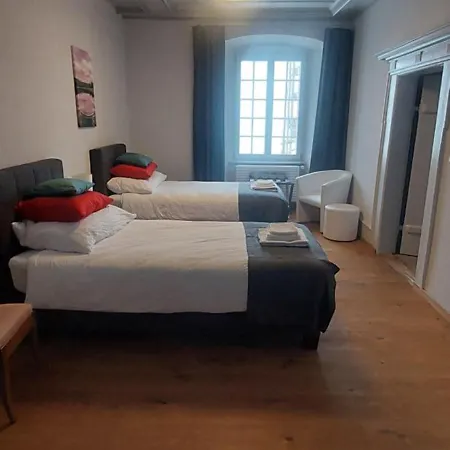 De Restaurant Chez Aron Balde Hotel *