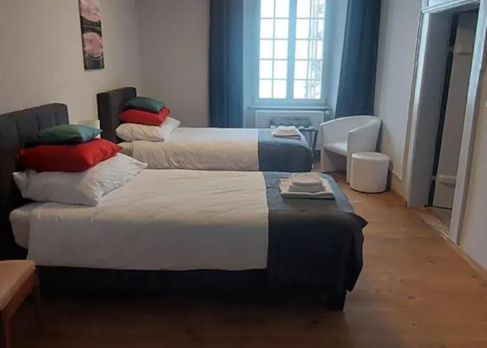 De Restaurant Chez Aron Balde Hotel *